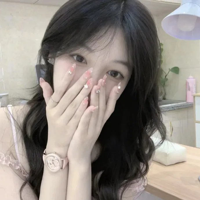 院子里的女人
